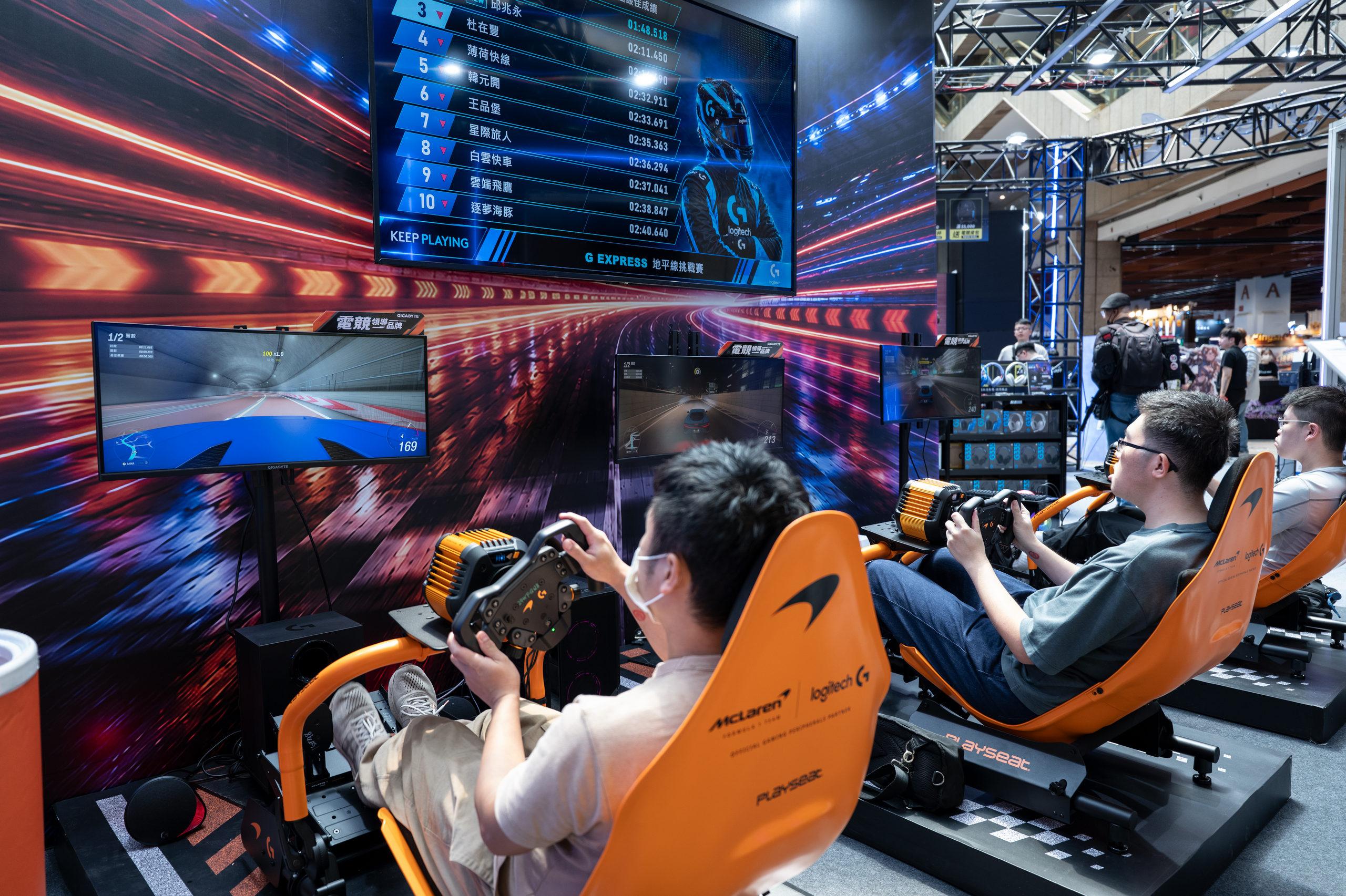  WirForce 2026 透過模擬競速等互動體驗，讓玩家實際操作電競設備，感受科技與遊戲結合的娛樂魅力。 圖：4Gamers就肆電競提供 