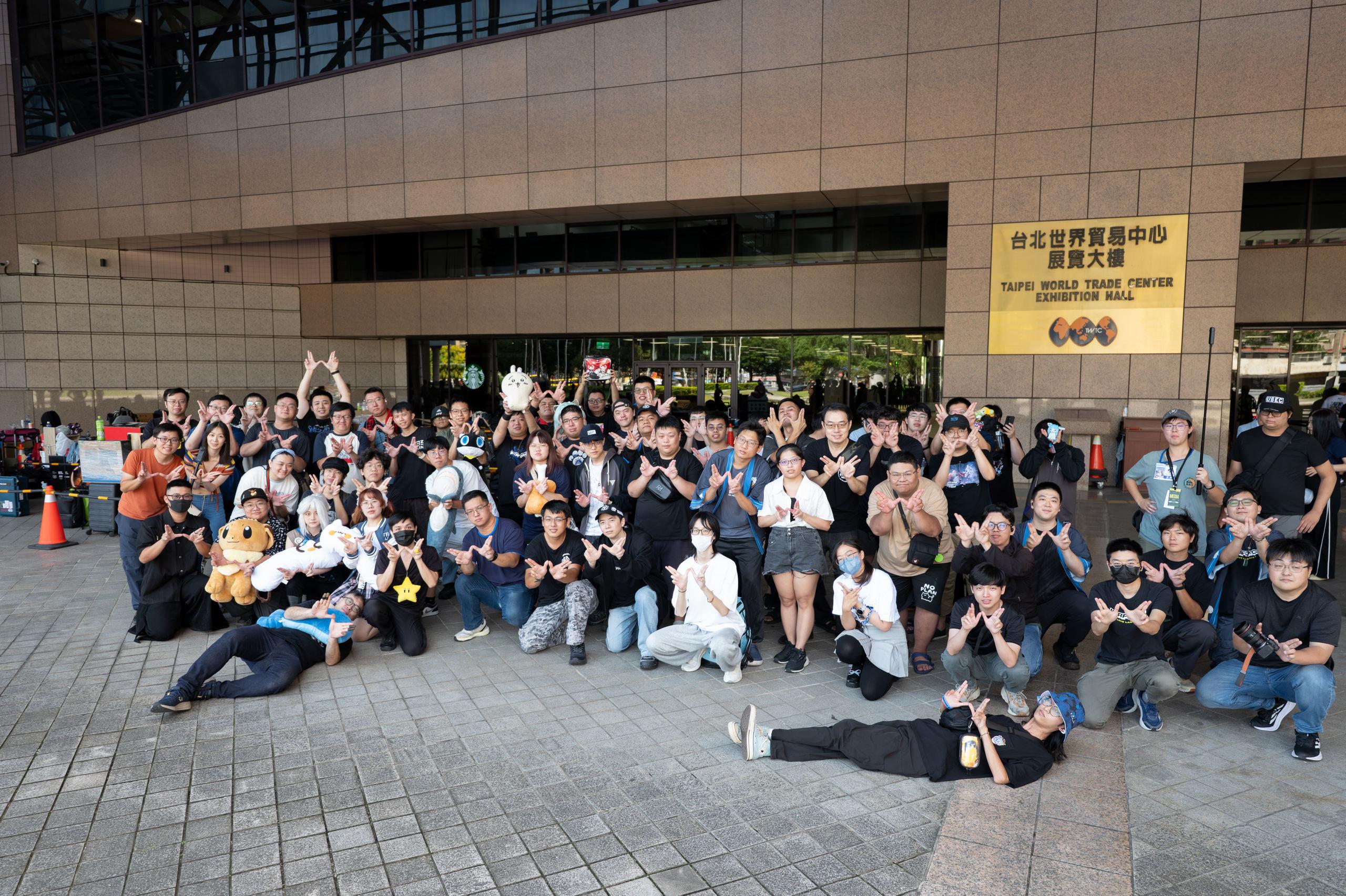  WirForce 2026 開場前，台北世貿一館外已湧現大批玩家排隊等候入場，提前引爆四天三夜、96 小時不間斷網路派對熱度。 圖：4Gamers就肆電競提供 