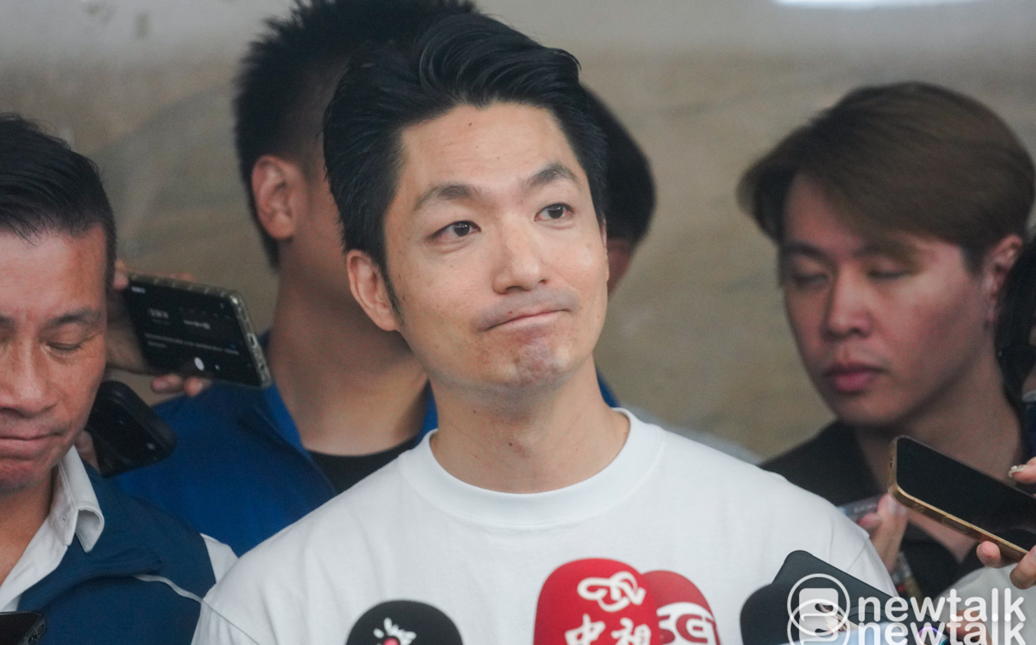 沈伯洋各家都簽!蔣萬安只簽TVBS辯論?本人未正面回應:幕僚溝通