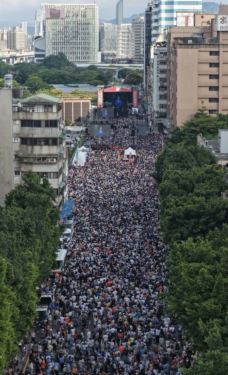  沈伯洋競總成立，人潮空拍圖。 圖：沈伯洋競總提供 