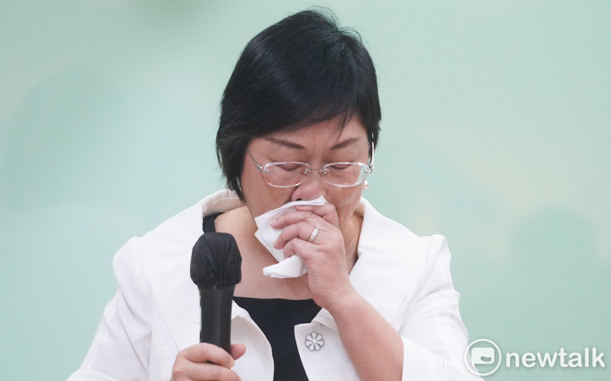 行政院:卓榮泰感謝徐佳青戮力奉公、准辭僑委會委員長