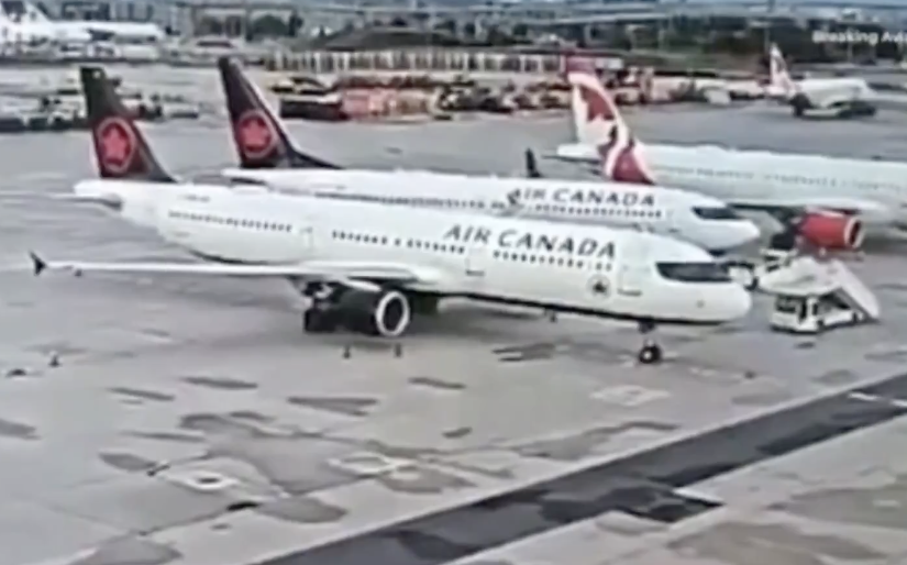 (影) 沒空間還硬擠! 多倫多機場驚傳「擦機」 波音737停靠時翼尖刮中2客機
