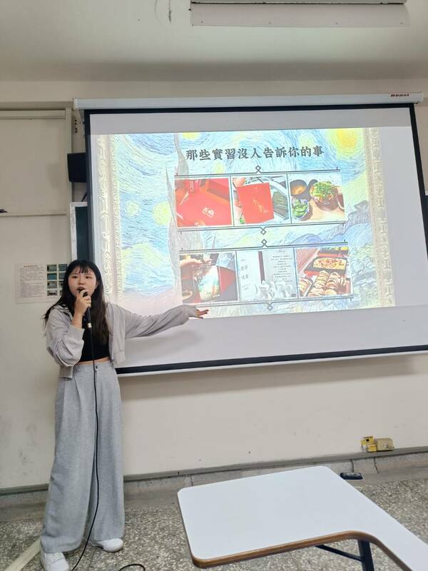  林怡伶秀出辛苦工作的另類代價，常有機會品嘗美食。圖：唐復年/攝