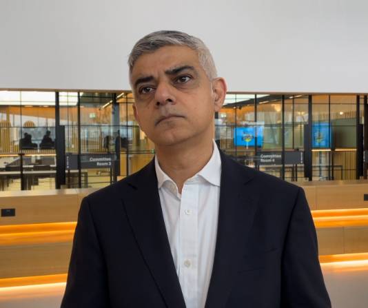  英國倫敦市長薩迪克汗是穆斯林，之前被控隱瞞多起穆斯林團體犯下的罪刑。 圖：翻攝自Ｘ／@addicted2newz