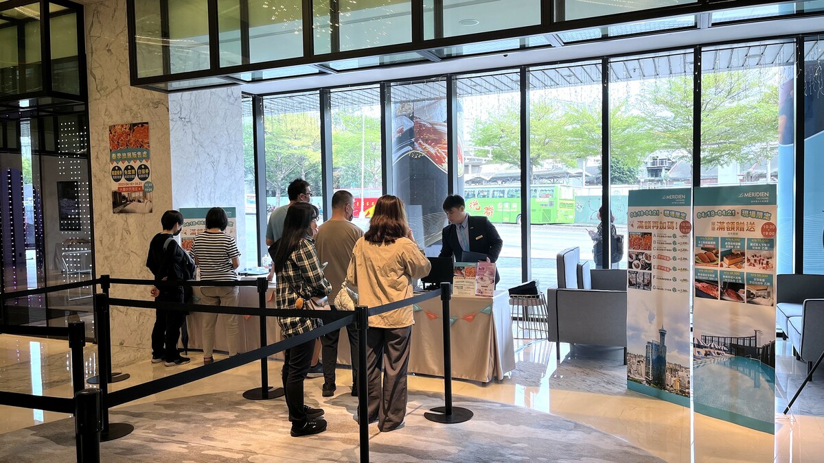  李方艾美酒店於 11 月 2 日至 11 月 5 日在飯店大廳舉辦實體旅展活動。圖：李方艾美酒店/提供
