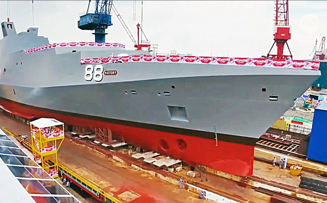 新加坡海軍首艘8000噸級「無人機母艦」下水 儎台整合、自動化、操作人數不到百人