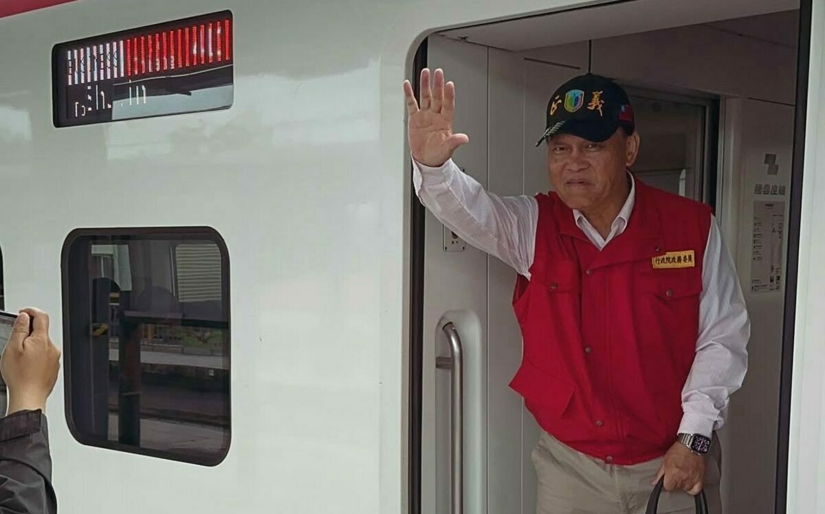 救災任務結束! 季連成今搭火車離開光復鄉 民眾紅眼眶揮手送總協調官離開