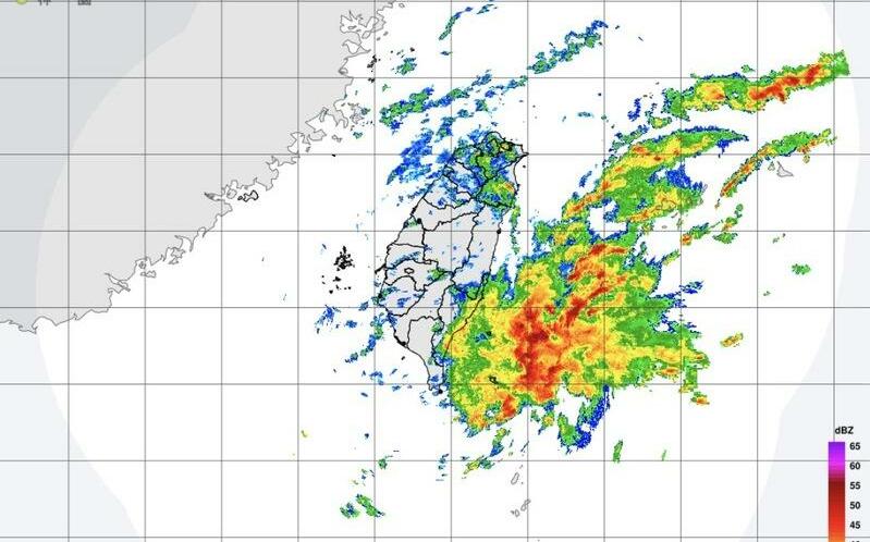 連假首日清晨發「豪雨特報」　氣象署籲防積水與土石流