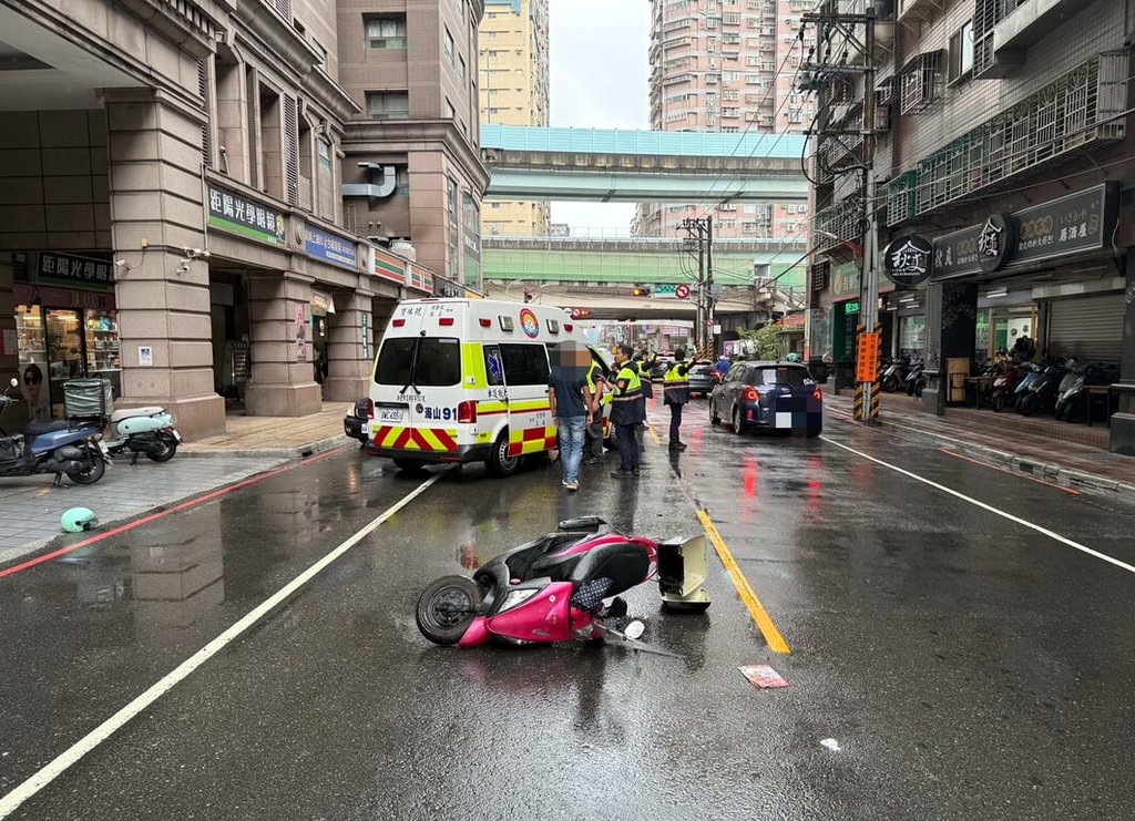 紗窗掉落從天降　新北板橋女騎士遭砸送醫