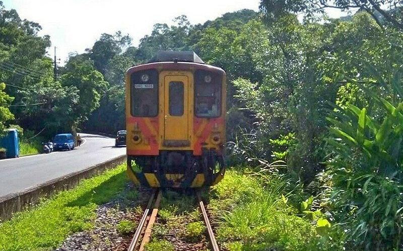 台鐵平溪線停駛！台鐵開放三區試辦鐵道施放天燈 