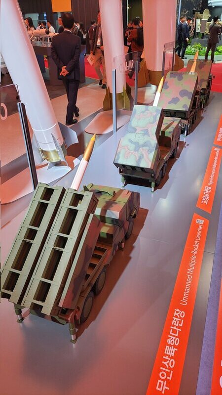  K239 火箭系統是繼美製海馬斯與 M270 之後，全球產量第三大的現代化火箭系統，能發射射程達 500 公里的多種飛彈。圖為 K239 模型。 圖：翻攝自 X 