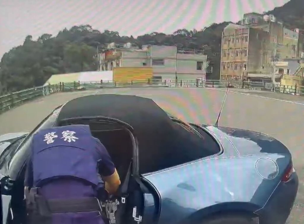 男駕跑車搶銀樓 竹市休假警所長通報警網火速逮人