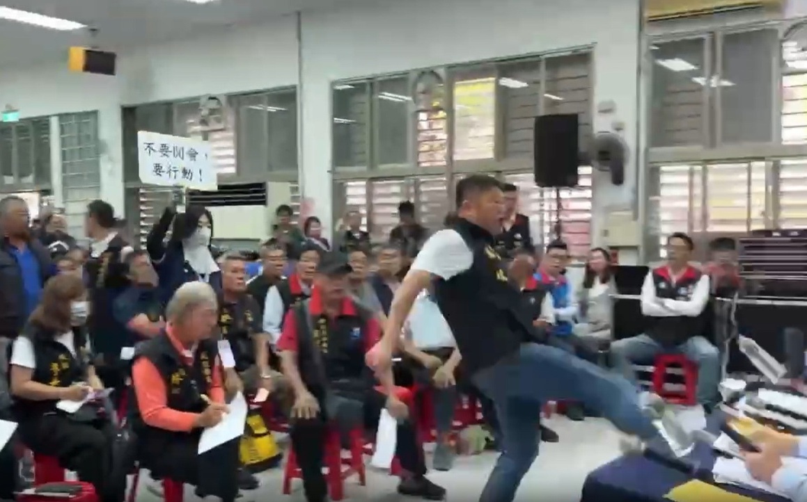 批傅崐萁假座談真作秀 林楚茵:張峻一腳踹出被壓抑的怒火