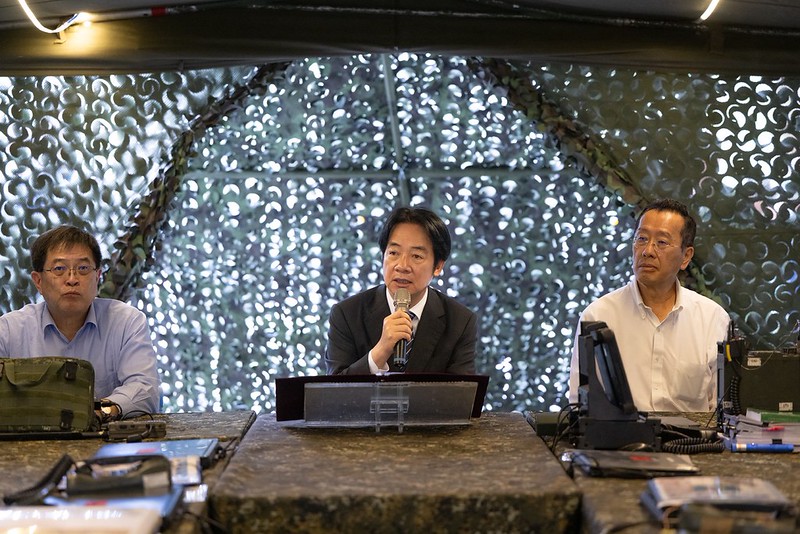  賴清德視導陸勝1號操演部隊，並說，國軍值得我們最優質的投資。 圖：總統府提供 