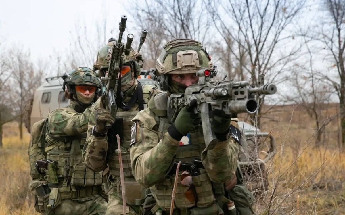 （影）俄1.1萬兵、百輛坦克猛攻紅軍城! 俄旗才插上就被拔下 烏重創裝甲縱隊