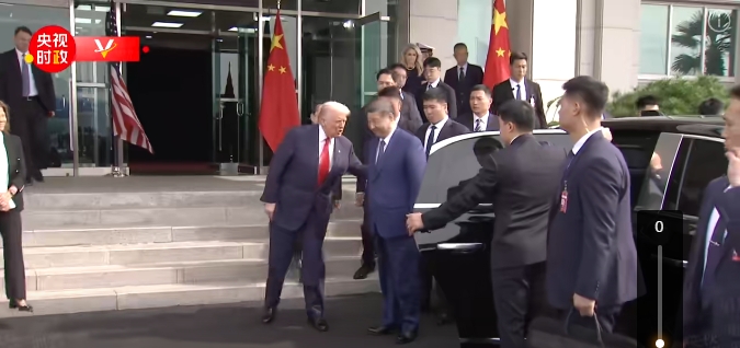  美國總統川普在川習會結束後，親自送習近平上車離開。 圖 : 翻攝自央視時政 