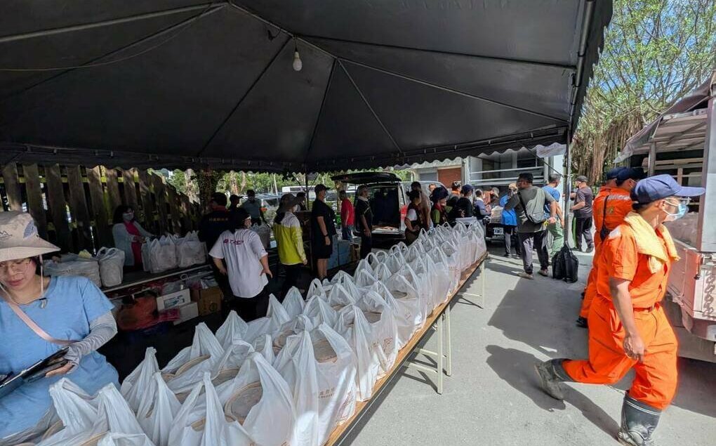 花蓮縣政府遭爆短時間內砸近億元買便當!災民慰助金發放也被質疑
