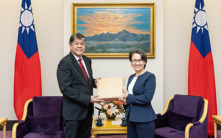 接見菲律賓參議員 蕭美琴:台菲須以堅定態度應對可能的挑戰