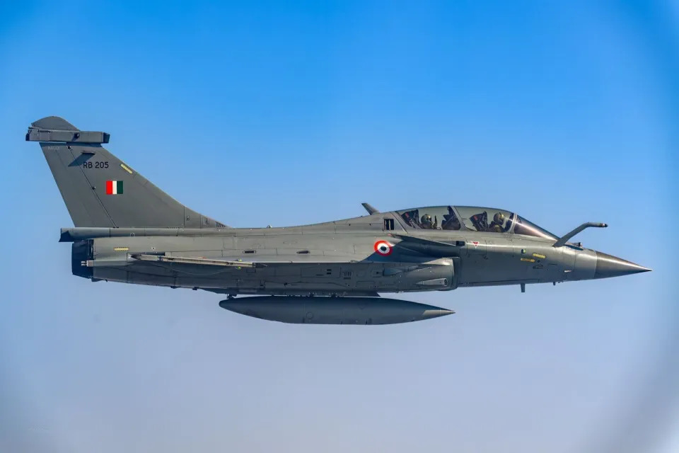  陣風戰鬥機此次重新編組號碼，此戰機為RB205，與先前RB00X不同。 圖：翻攝自 騰訊新聞@河東三叔 