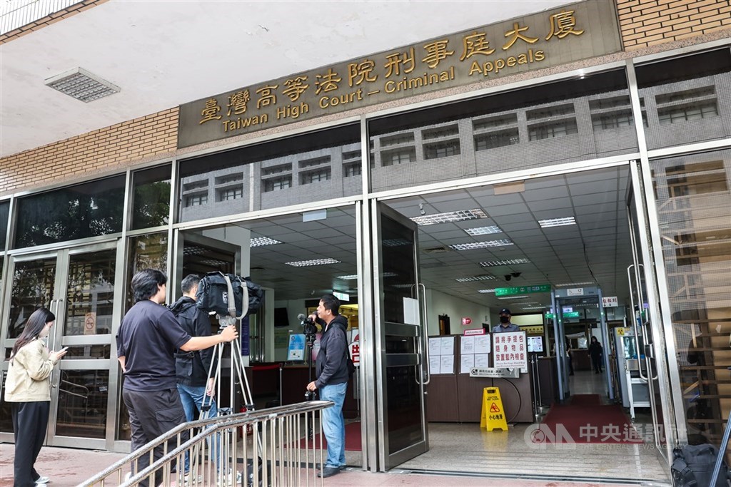 中校涉共諜判17年發回更審　高院裁定交保科技監控