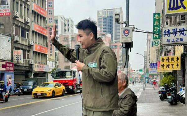 全北市首個站路口的候選人 !  「台派戰鬥雞」張銘祐宣布投入中正萬華議員初選 