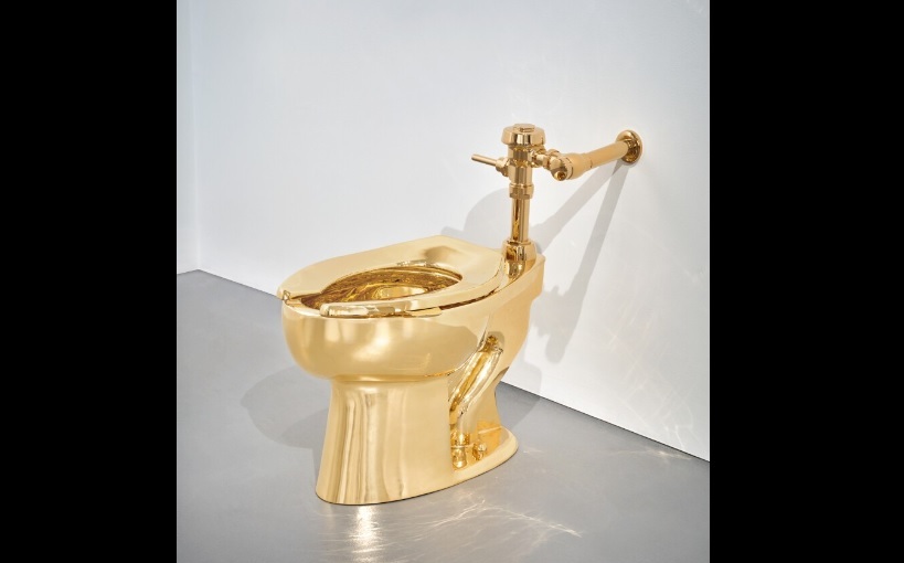 曾把香蕉黏牆上拍出1.93億! 藝術家再推18K金馬桶《美國》價值估超過3億