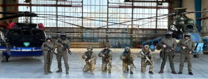  烏軍黑鷹直升機特種部隊。 圖 : 翻攝自烏克蘭國防部 