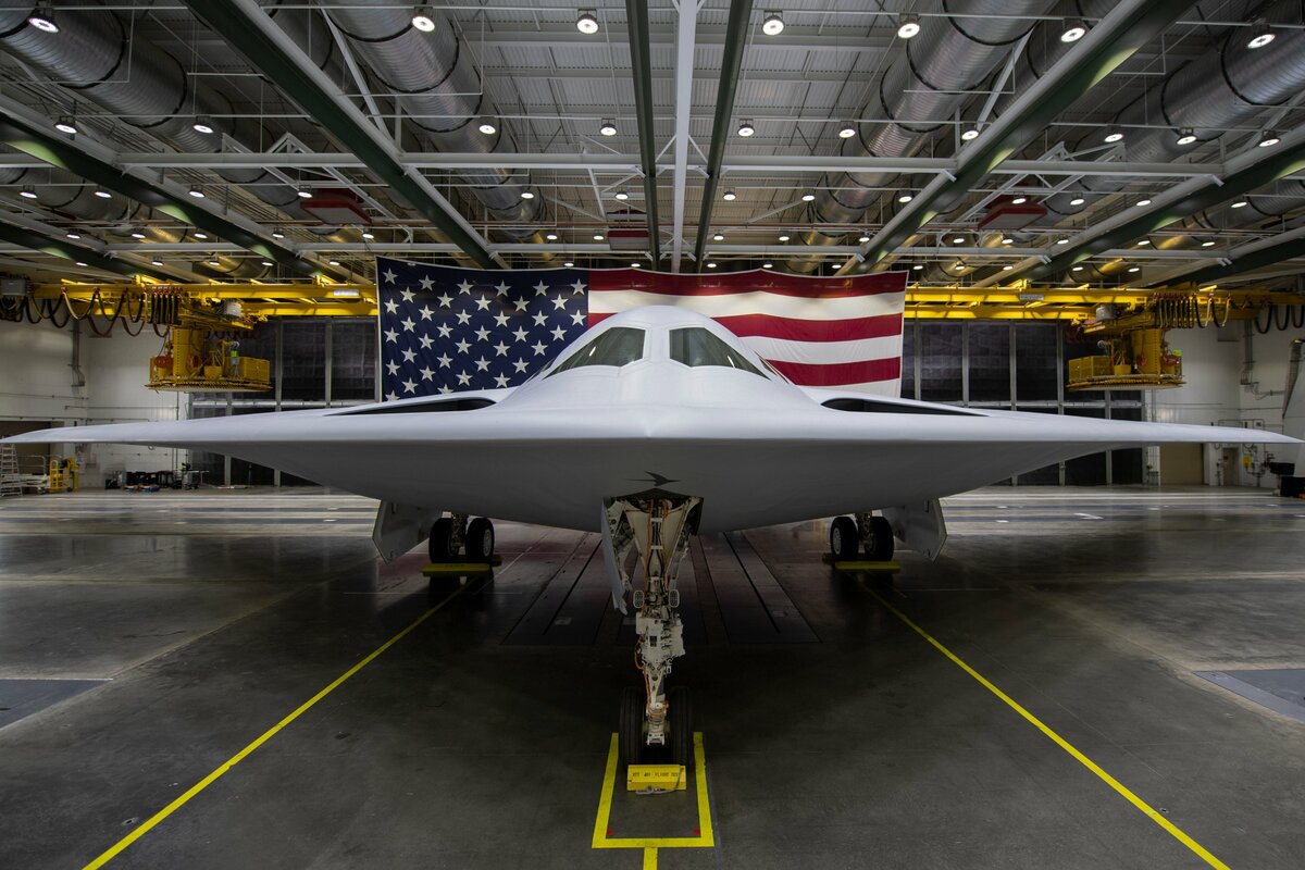 美軍 B-21「突襲者」匿蹤戰略轟炸機。 圖：翻攝自 X《U.S. Air Force》 