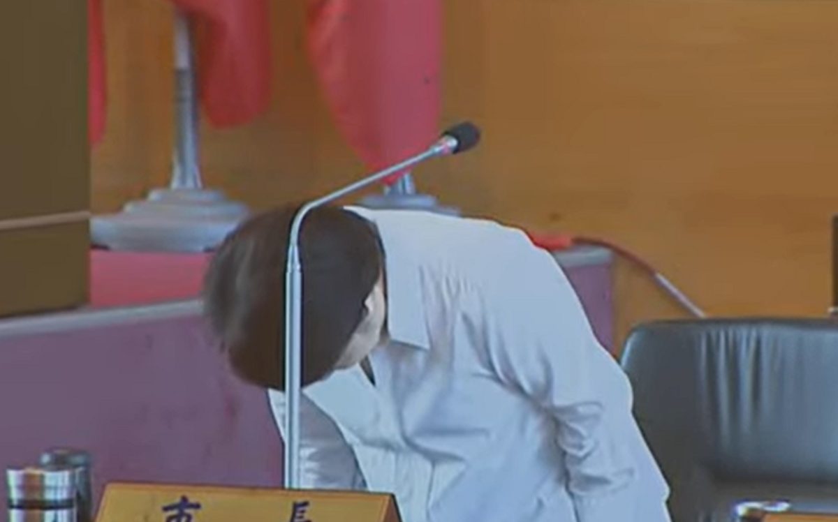 赴市議專案報告 盧秀燕再次鞠躬道歉 這次多說了「社會各界」