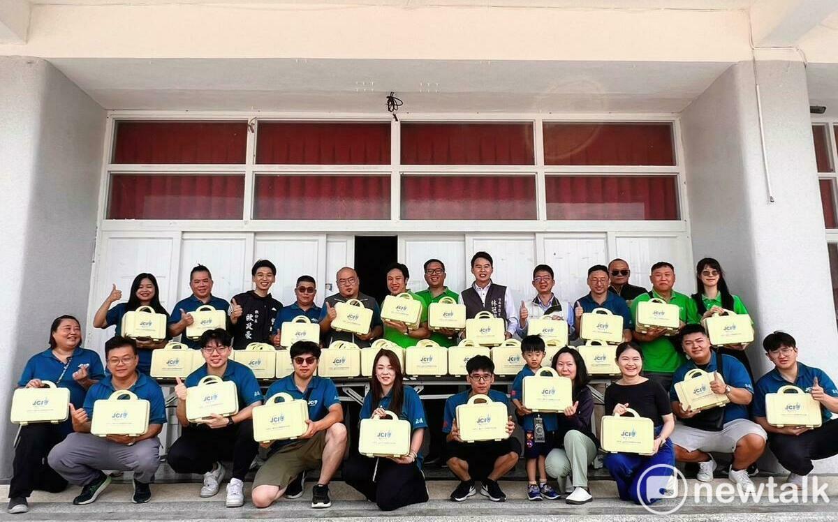 永康青商攜手議員團隊捐贈文具禮盒 「永康築夢.筆動希望」感動登場