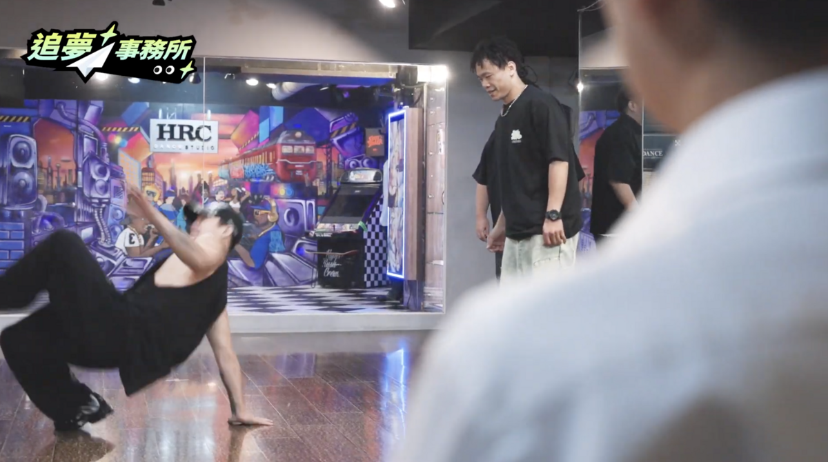  賴清德欣賞街舞表演。 圖：翻攝自賴清德YT 