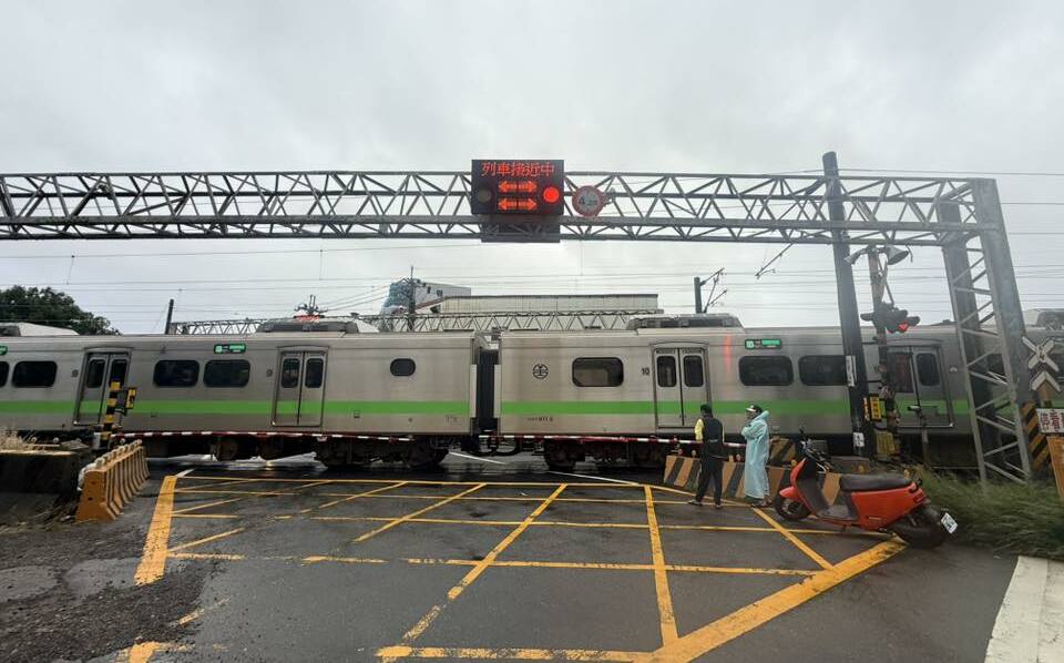 台鐵「埔心至楊梅」平交道事故 15列次上班時段大誤點34分鐘