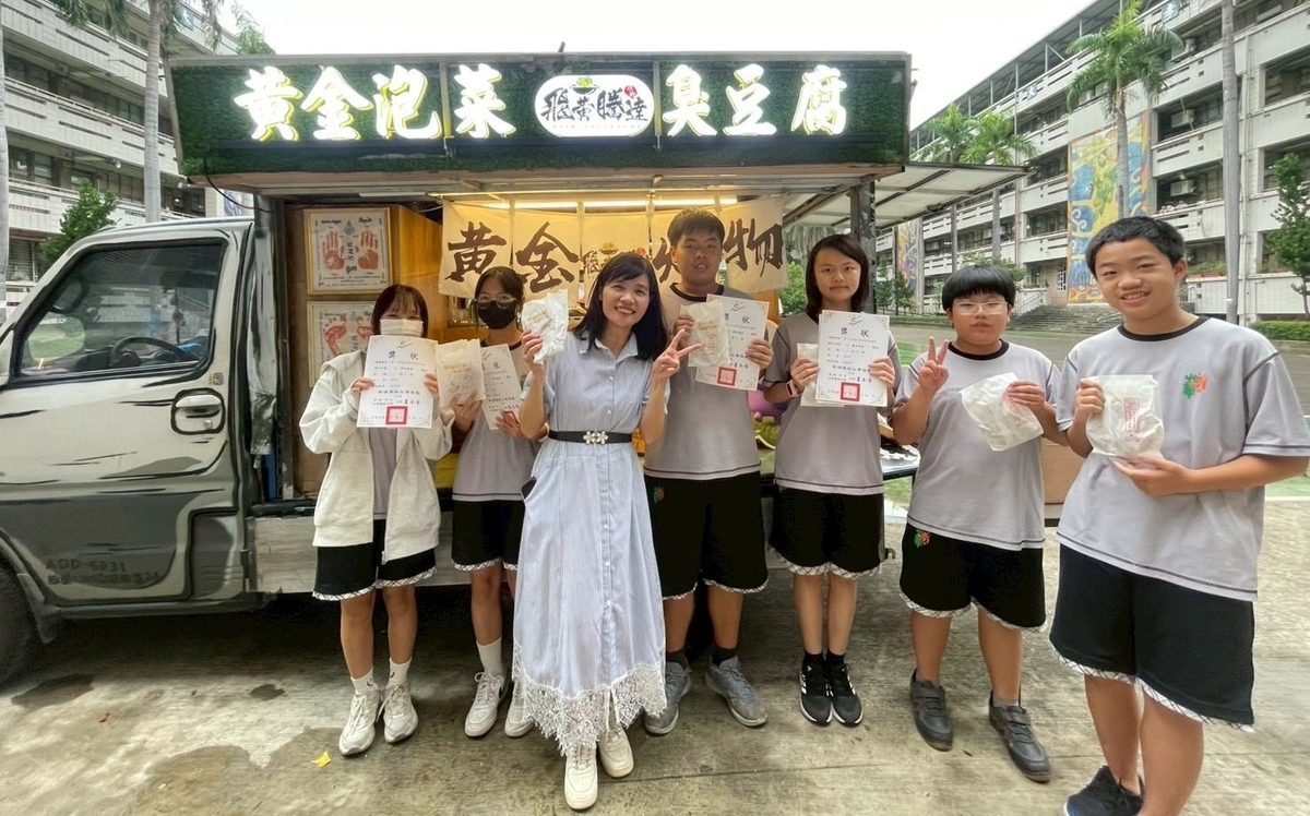 現炸雞排犒賞段考前三名　高市光華國中學生香氣中體會努力價值
