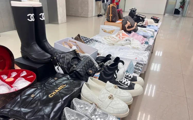 台北東區雙店面公然賣假貨!月營收破百萬 侵權市值超3千萬