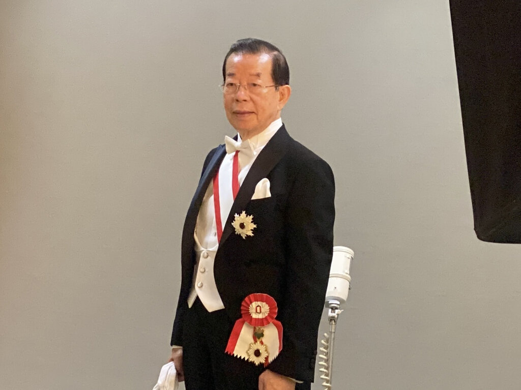 促台日「善的循環」 謝長廷赴日皇居獲授旭日大綬章