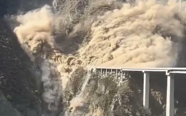 (影)中共大橋垮下來! 坍塌畫面好恐怖 四川雙江口紅旗大橋今年才通車就出事
