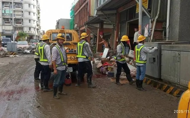 宜蘭超過7000戶停電!淹水阻礙維修進度 台電力拼今全面復電