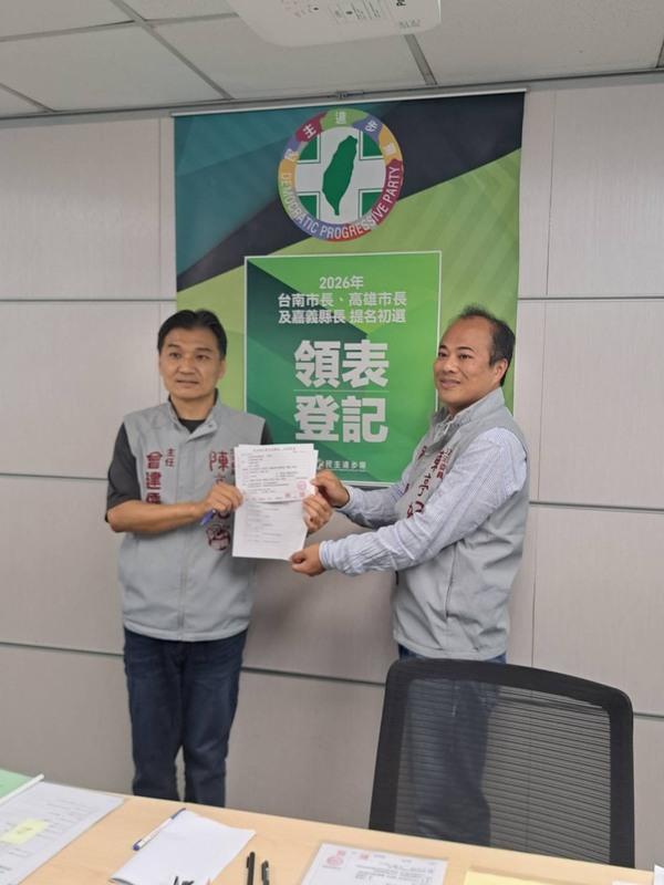  陳亭妃留在台南，由辦公室主任代為登記參選台南市長。 圖：陳亭妃辦公室提供 