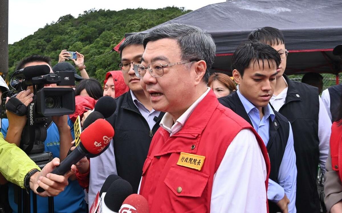 韓國瑜以「桌子說」喻國安 卓揆勘災忍不住以「兩盤菜」回嗆