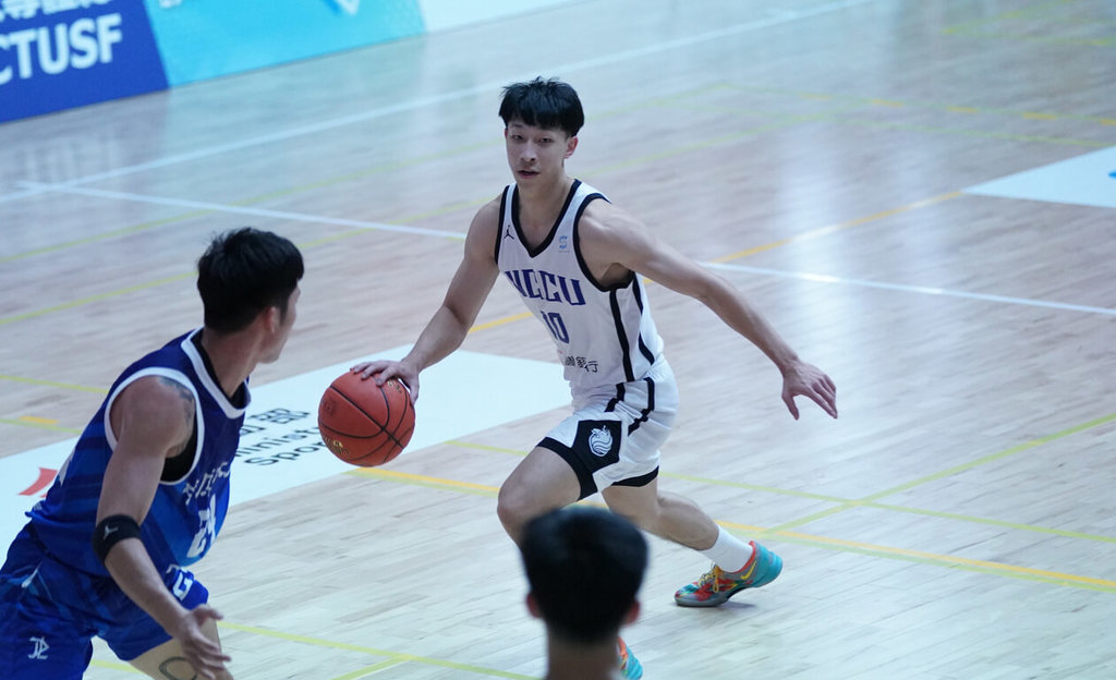 UBA宋昕澔高效率轟20分 政大宰中原延續跨季51連勝