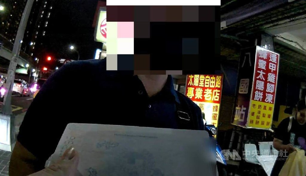 外籍男疑充當詐團車手 台中警查獲3萬元贓款送辦