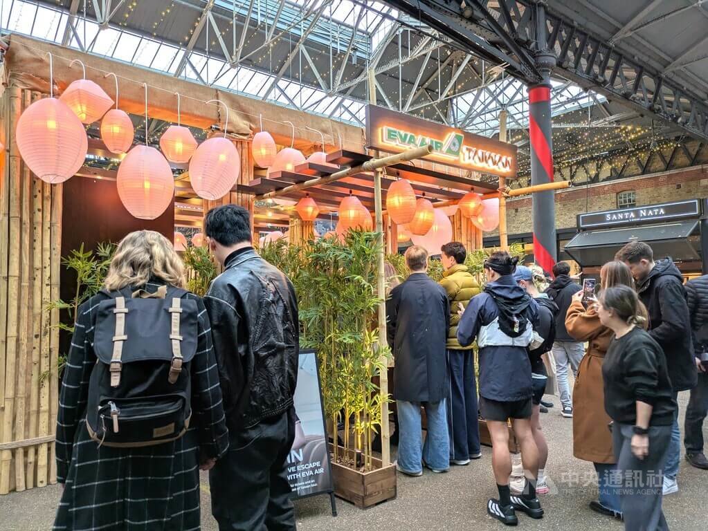 台灣天燈快閃倫敦市集 英國民眾一早排隊盼赴台旅遊