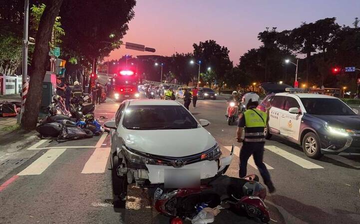 1死8傷！高雄73歲老司機違規右轉釀慘劇！黑歷史曝光  曾違停害死人