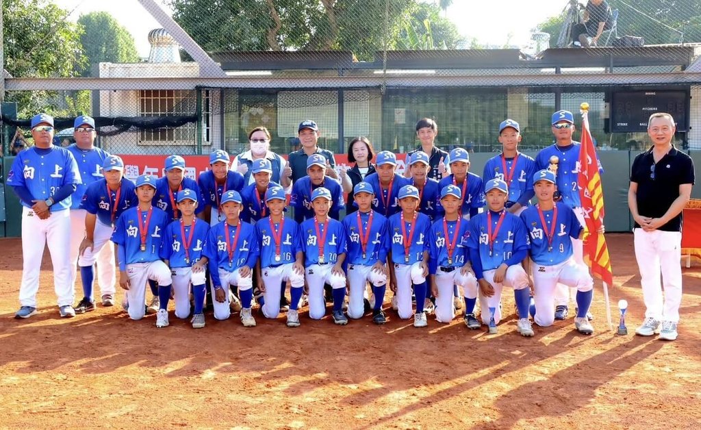 國中軟式棒球聯賽田沅羲投打俱佳 向上奪隊史首冠