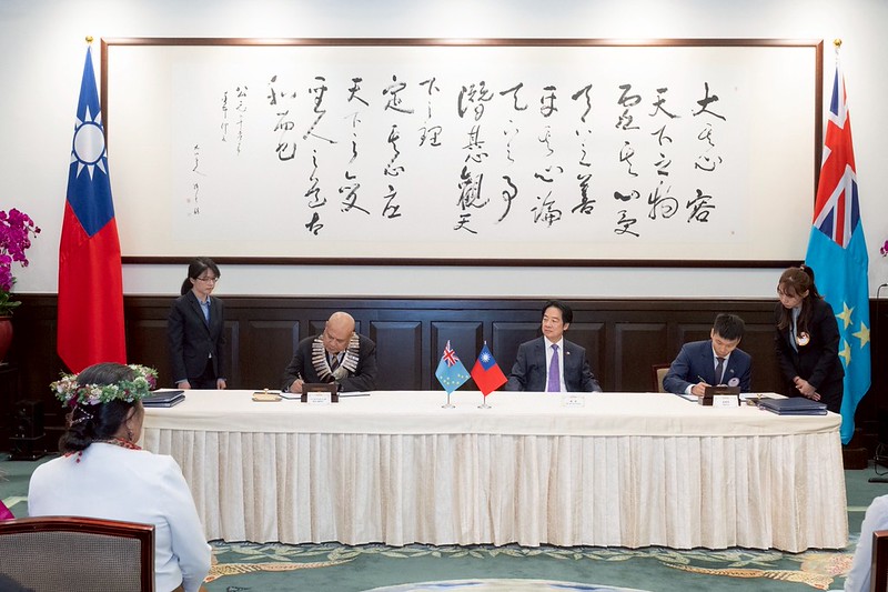  賴清德見證台灣、吐瓦魯簽署「台吐運動交流合作意向書」。 圖：總統府提供 