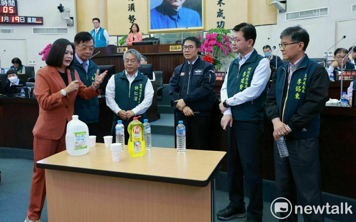 烏山頭水庫水質有清潔劑是謠言？  林燕祝請黃偉哲和官員喝複製水無人敢喝