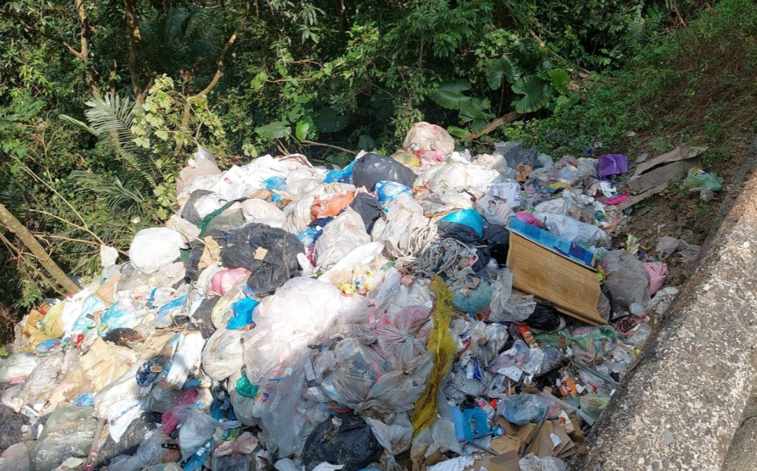 高雄月世界旁又見垃圾山! 來源指向台南同集團傾倒