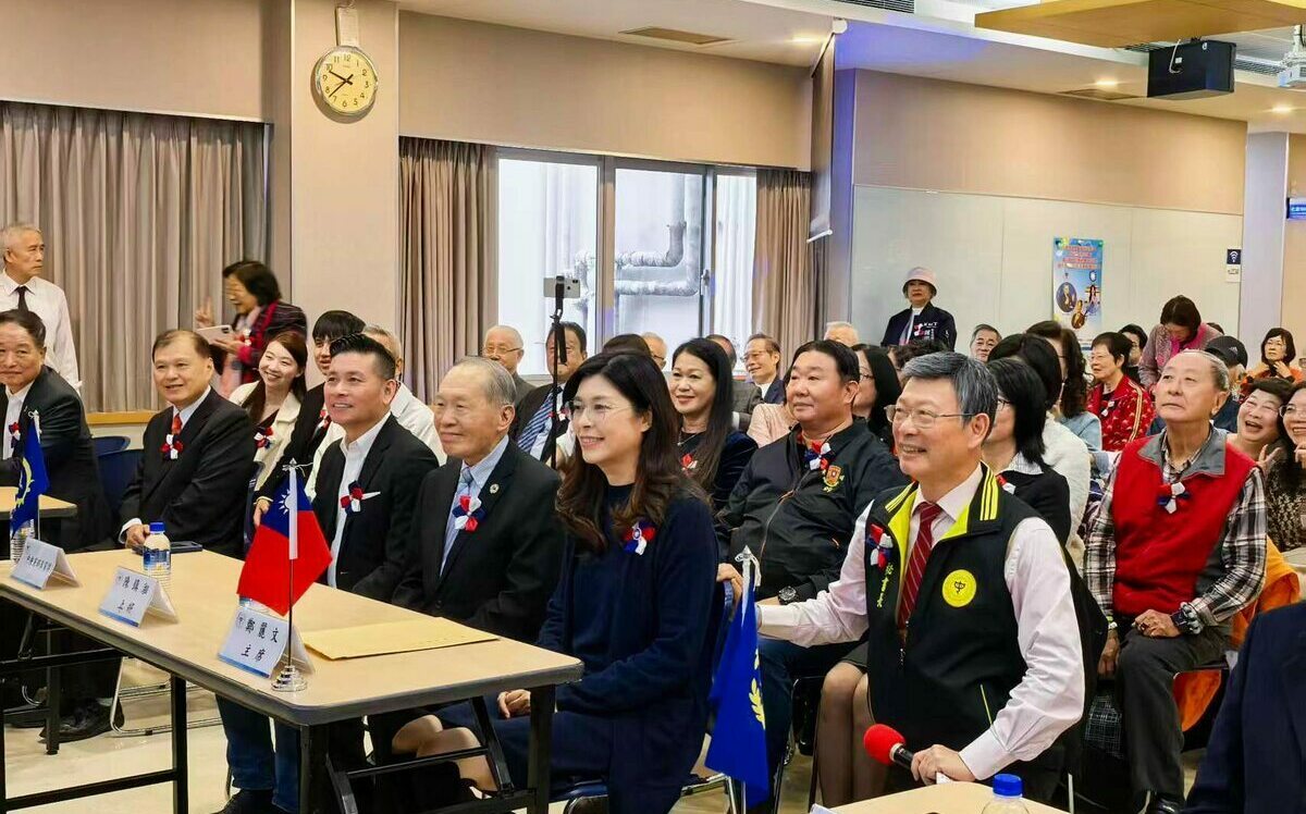 收中華戰略學會百人入黨名冊 鄭麗文：二二八受難家屬也入黨