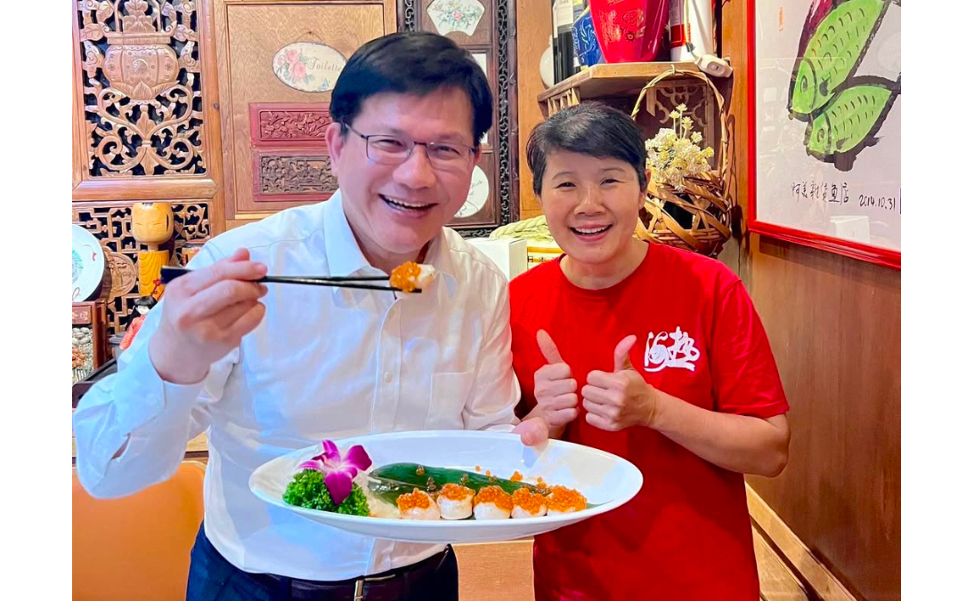 跟進賴清德吃日料挺日！林佳龍請客暴點日本干貝刺身慰勞同仁辛勞