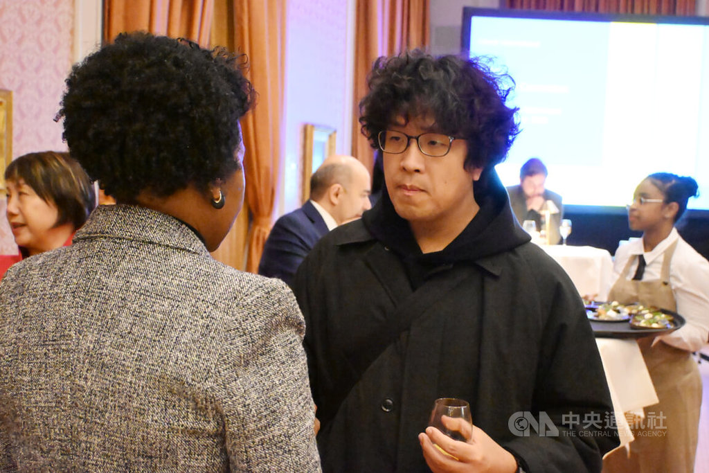 赴海牙參加國際會議　沈伯洋：中國法律戰對台灣沒用